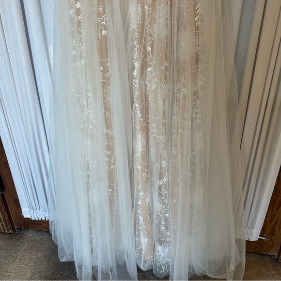 Hebeos White Nude A-line Appliqué Tulle Illusion Princess Wedding Gown - Picture 8 of 16